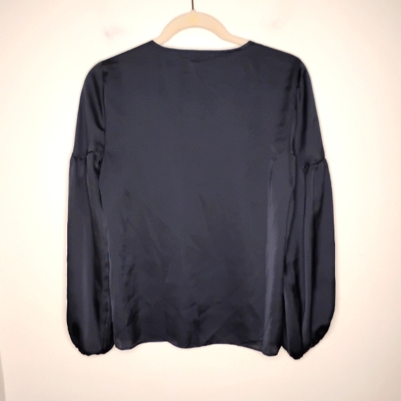 NWT Vince Camuto Black Satin Blouse Size S Elegant Party Staple - Picture 4 of 7